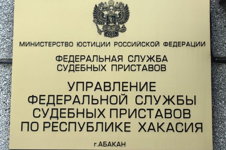 В Хакасии женщина ударила ножом в живот соседку, спаивающую ее мужа 